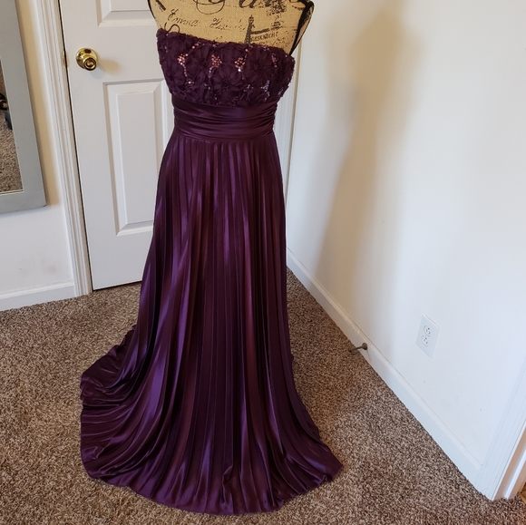 Dress- Formal - Picture 2 of 3